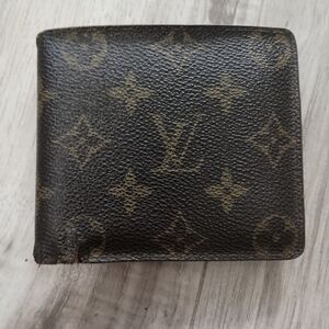 Louis Vuitton Monogram Bifold Wallet Men’s Authentic